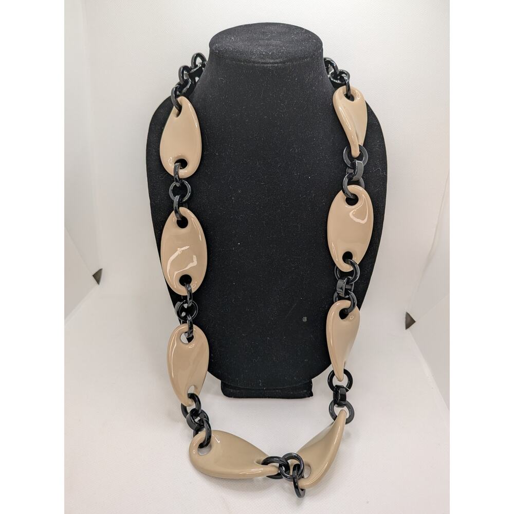 HUGE LUCITE STATEMENT LARGE LINK NECKLACE BEIGE AND BLACK W SNAP CLOSURE 38.5"